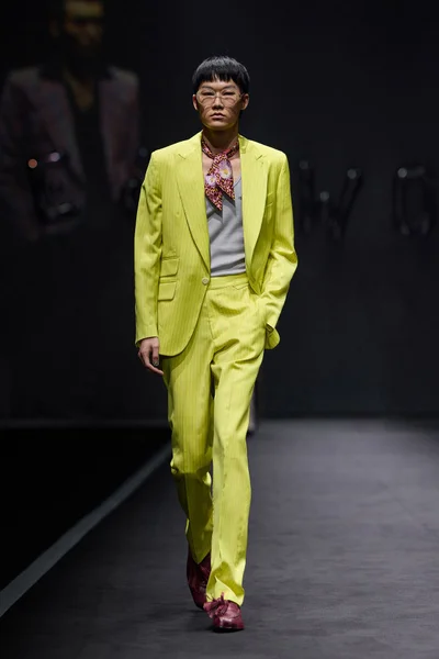 Look 15